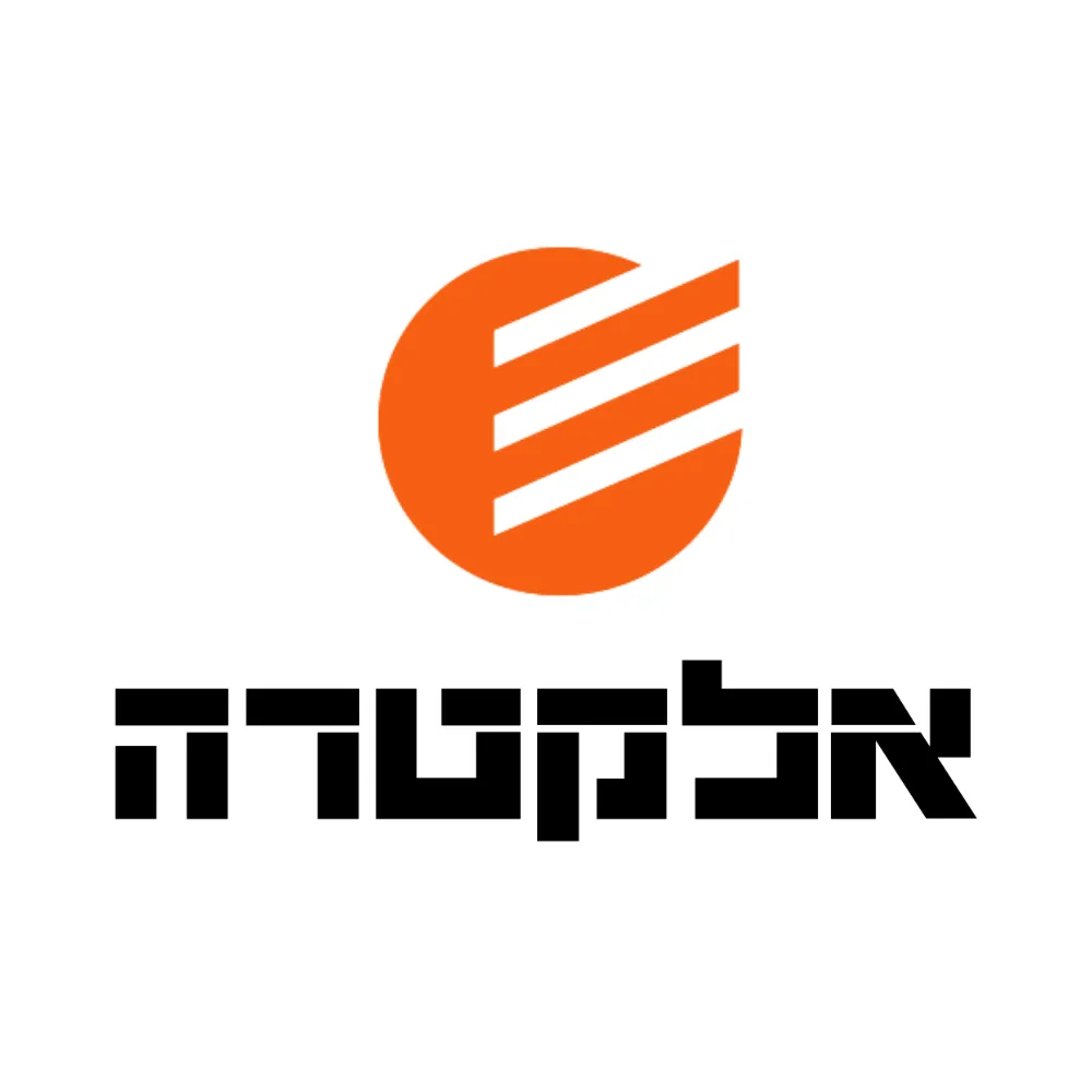 לוגו של חברה עם שם בעברית, כולל עיגול כתום עם קווים לבנים. מתאים למעצבי פנים ואדריכלים.